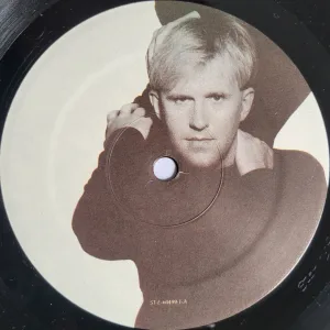 record label - photo of Howard Jones